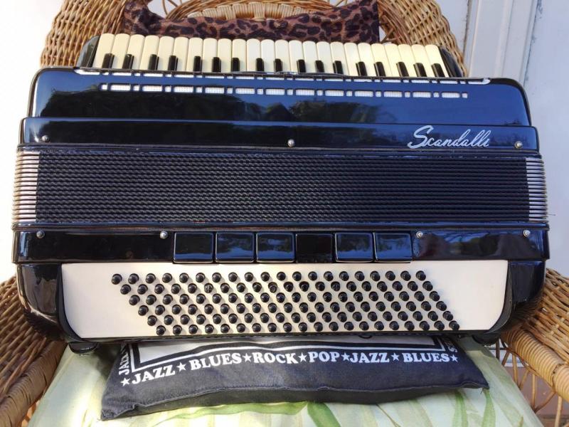 Acordeon Scandalli 120 Brevetto 13+1x6 Polifônico 4/5 Preto = R 12.000